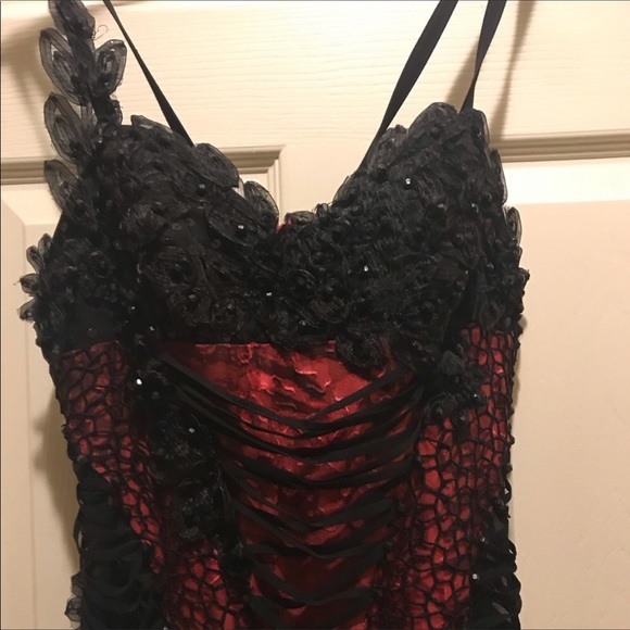 4 Dresses - Picture 4 of 12